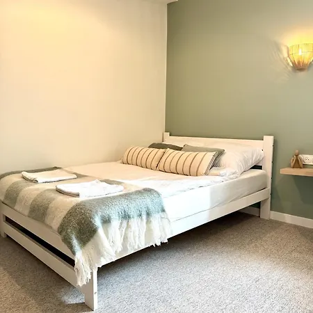 Spring 1-bedroom With View *